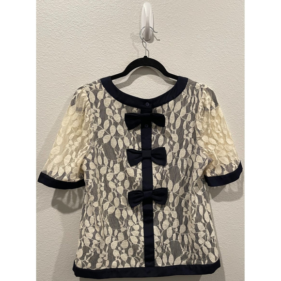 COMME TOI Beige Navy Blue Bows Short Sleeve Blouse - Picture 4 of 4